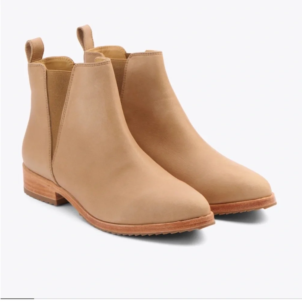 NISOLO Eva Everyday‎ Chelsea Boot in Almond Leather